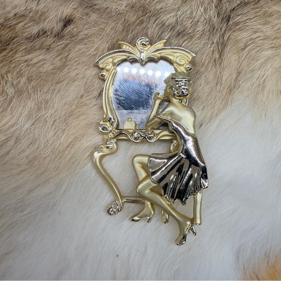 Vintage AJC Signed Art Deco Flapper Lady in a Mirror Figural Brass Brooch - Picture 8 of 11